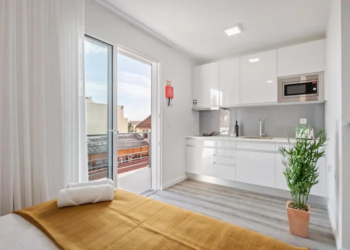 Brito's - Monthly & Digital Nomads