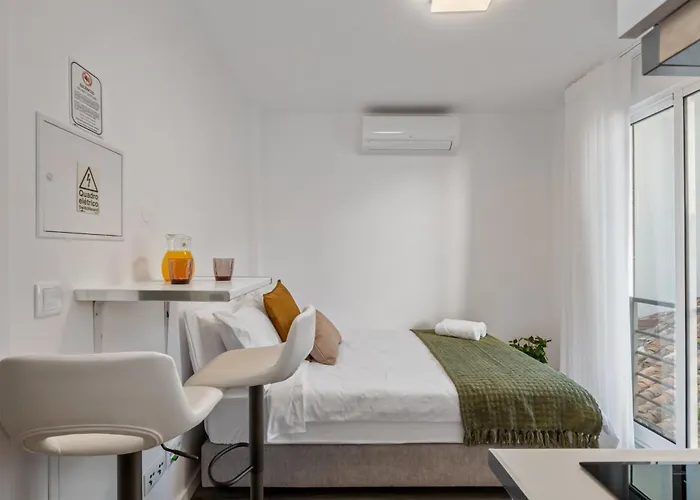 Brito's - Monthly & Digital Nomads 3* Фуншал