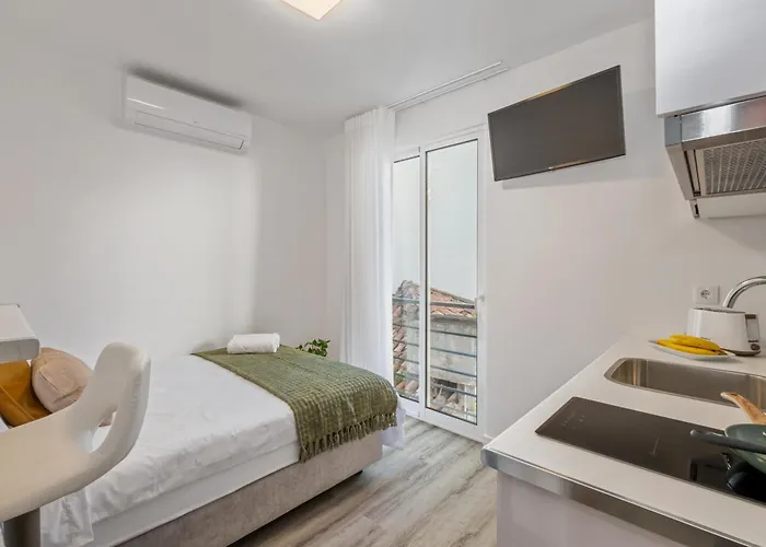 Brito's - Monthly & Digital Nomads Гостевой дом