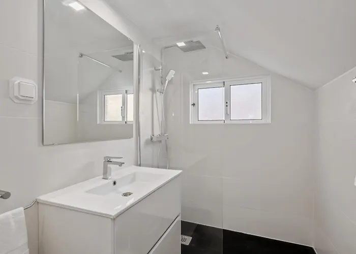 Brito's - Monthly & Digital Nomads 3* Фуншал