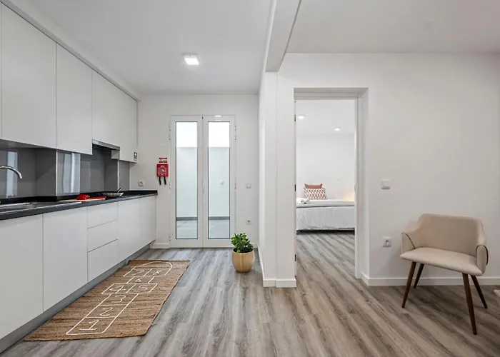 Brito's - Monthly & Digital Nomads 3* Фуншал