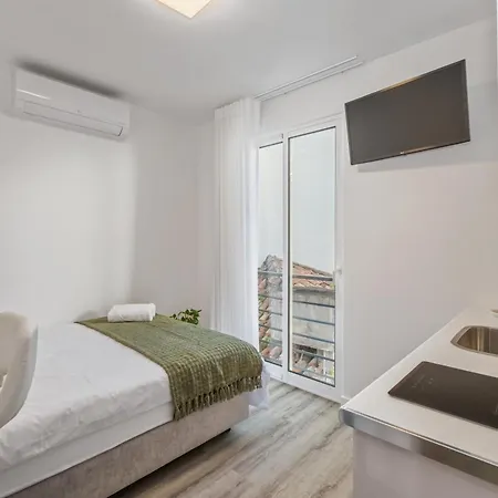 Brito's - Monthly & Digital Nomads Guest house